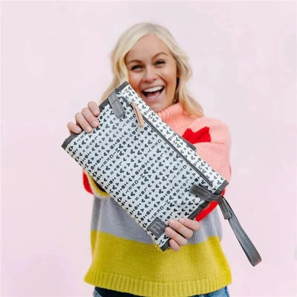 Petunia - Nimber Diaper Clutch + Changer In Love Mickey Mouse